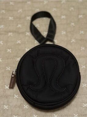 Lululemon logo coin pouch
